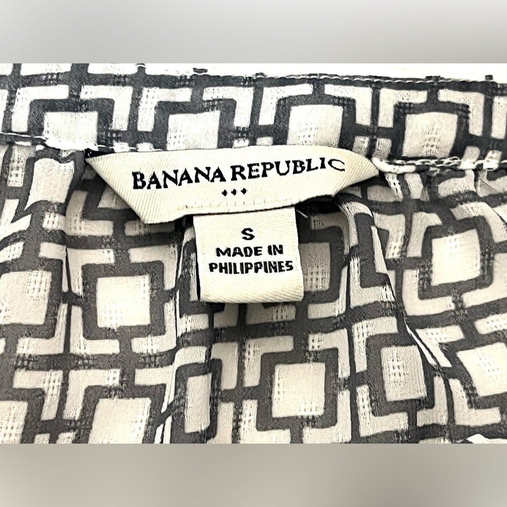 Banana Republic Women’s Sheer Gray and White Geometric 3/4 Sleeve Shirt Blouse - Picture 5 of 16